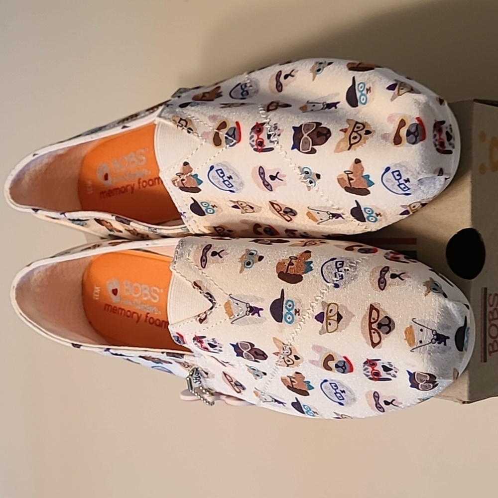 Bobs For Skechers,Ladies 11 M, Cream Dog Print - Picture 2 of 7